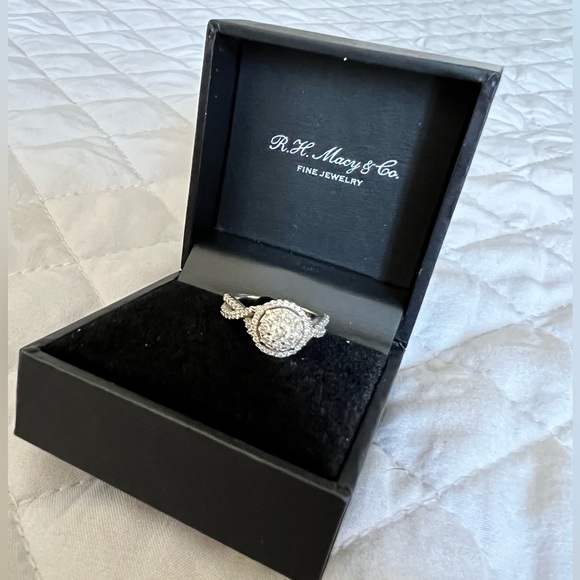 Diamond Ring - Picture 2 of 4